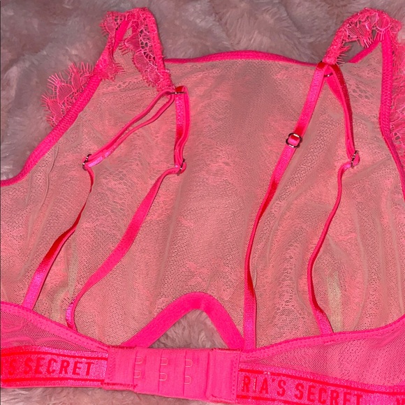 Victoria's Secret Very Sexy Lace High Neck bra - Picture 5 of 7